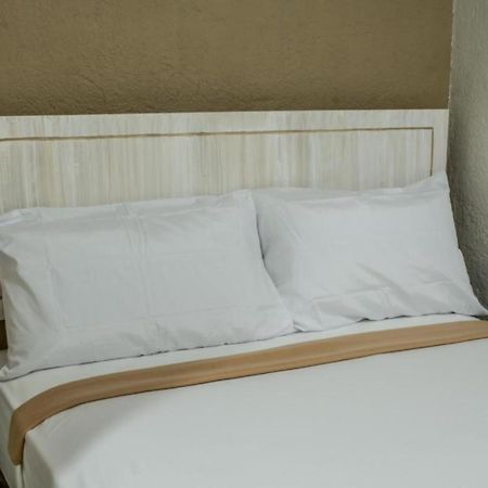 Hotel Avenija Olongapo Zewnętrze zdjęcie