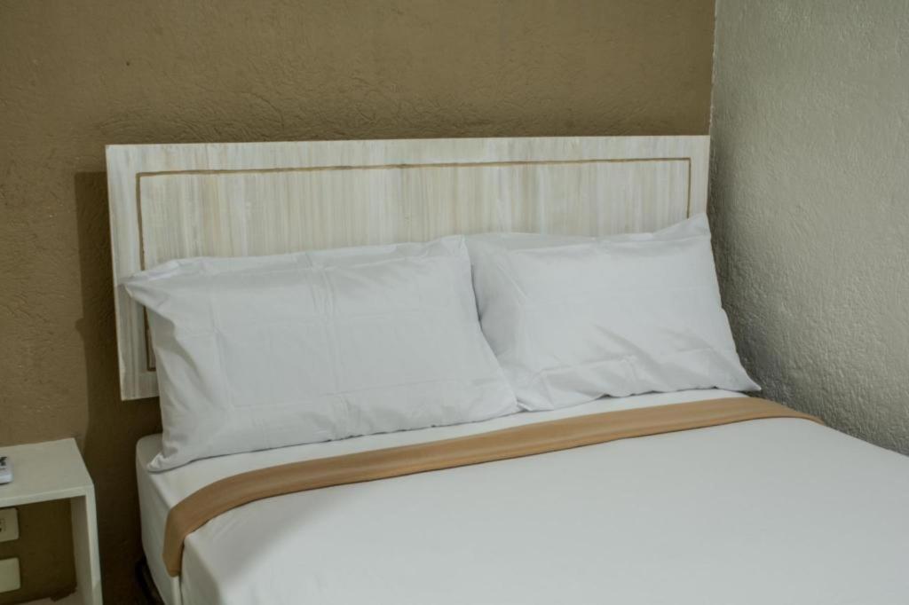 Hotel Avenija Olongapo Zewnętrze zdjęcie